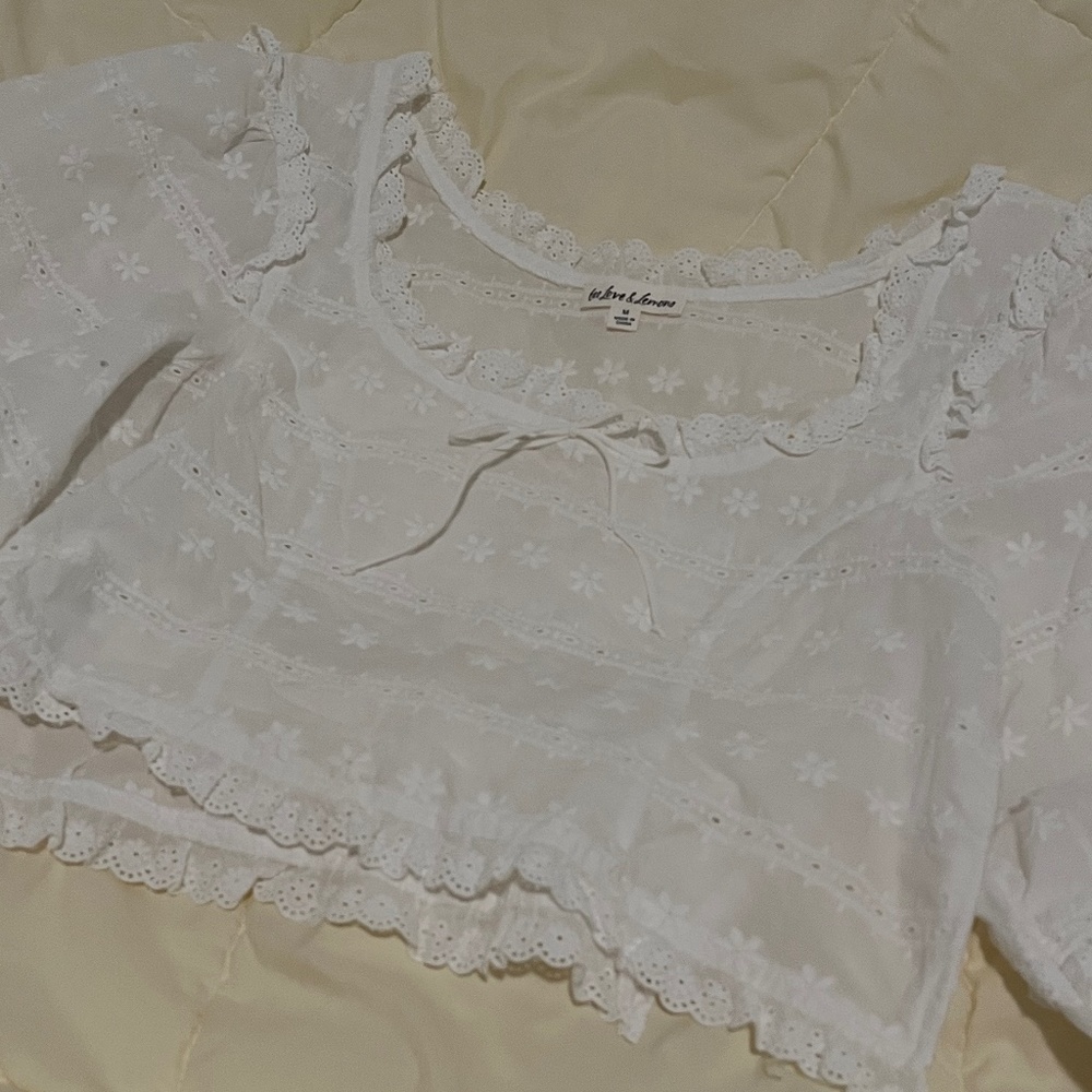 FL&L white top 🤍